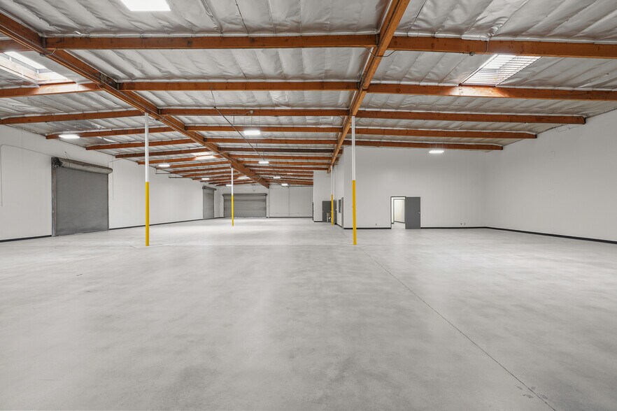 8320-8350 Isis Ave, Los Angeles, CA à louer - Photo de l’immeuble – Image 2 sur 11