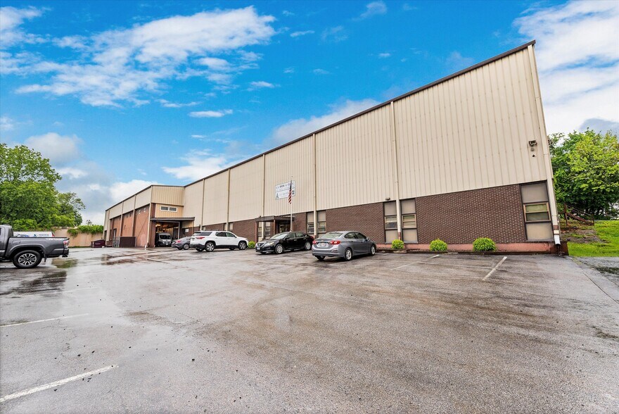 11-25 Harding St, Middletown, NY à louer - Photo de l’immeuble – Image 1 sur 18