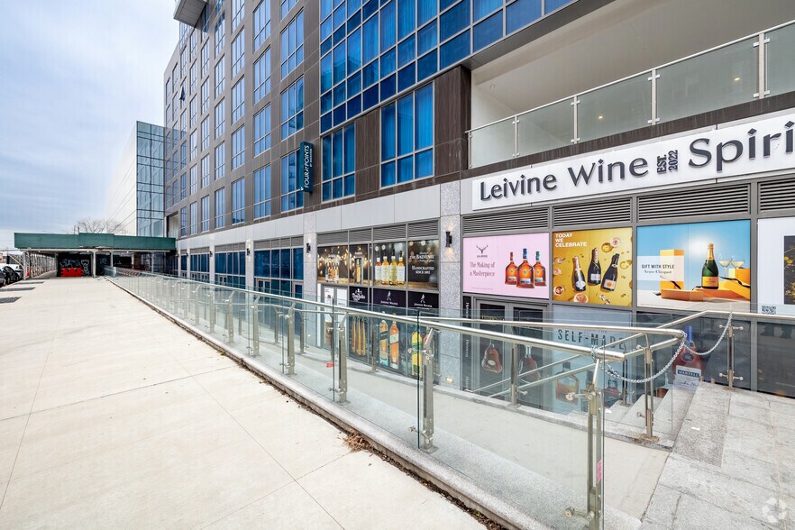 33-68 Farrington St, Flushing, NY à louer - Photo de l’immeuble – Image 2 sur 6