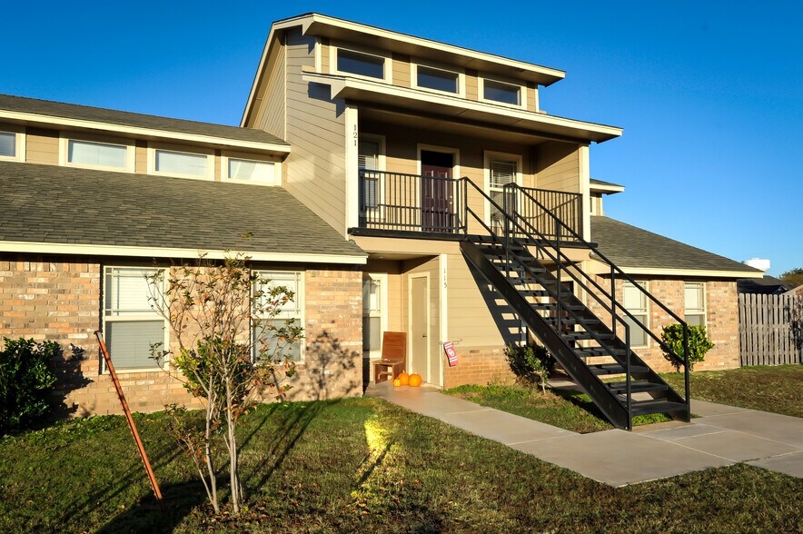 111 E St, Elgin, OK à vendre - Photo de l’immeuble – Image 2 sur 10
