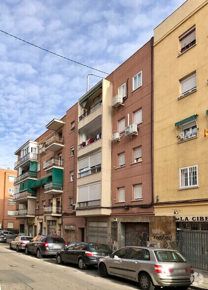 Immeuble residentiel dans Madrid, Madrid à vendre - Photo de l’immeuble – Image 2 sur 2