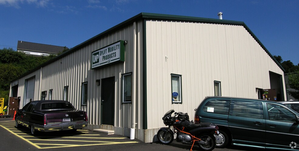 42 Crestway, Hamden, CT à vendre - Photo de l’immeuble – Image 2 sur 8