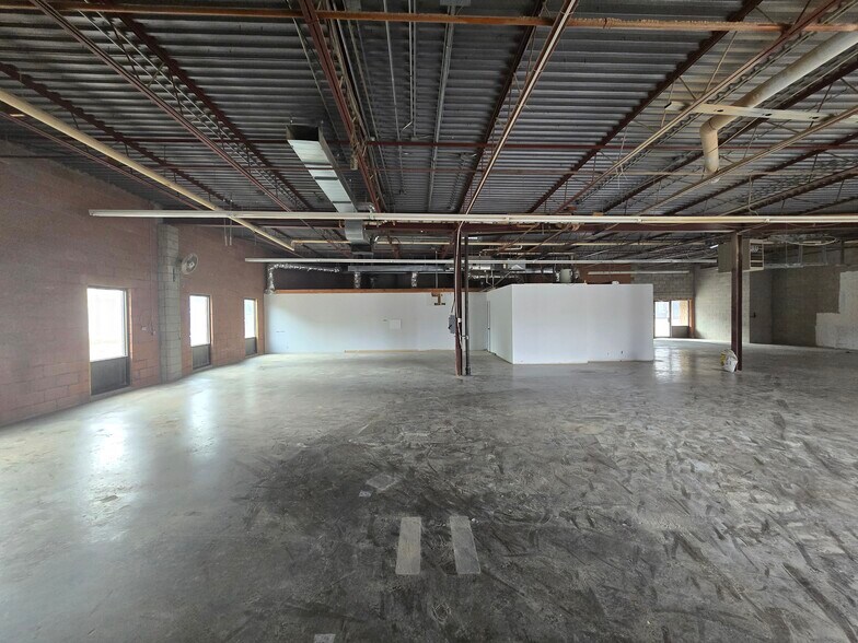 45 Pacific Crt, London, ON à louer - Photo de l’immeuble – Image 3 sur 13