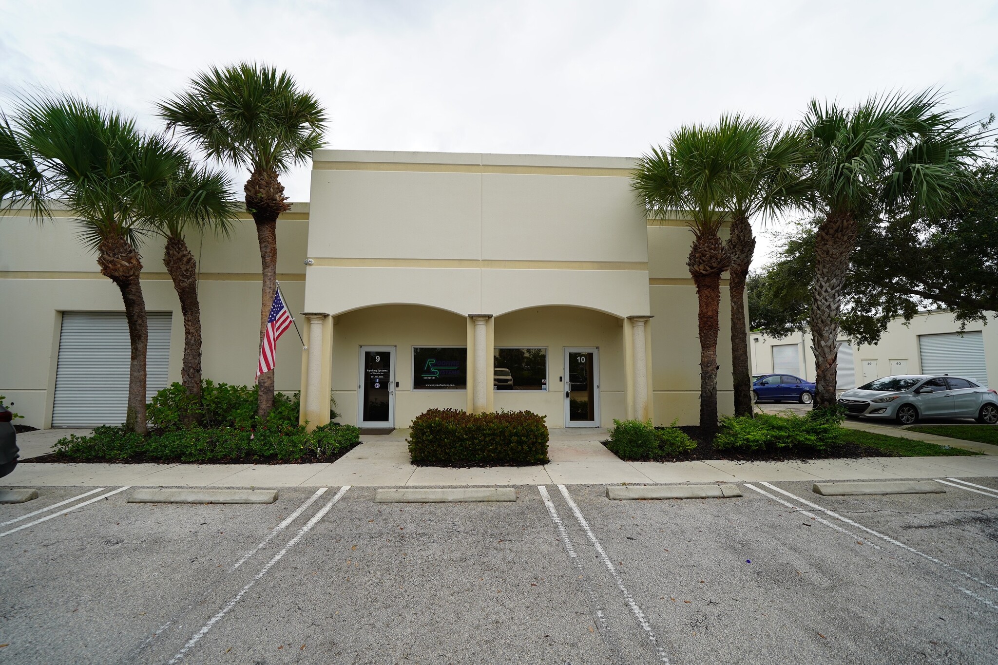 583 105th Ave N, West Palm Beach, FL à louer Photo de l’immeuble– Image 1 sur 7