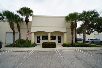 583 105th Ave N, West Palm Beach, FL à louer Photo de l’immeuble– Image 1 sur 7