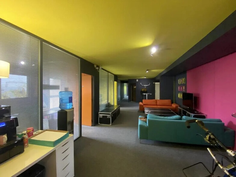 Bureau dans Orléans à louer - Photo de l’immeuble – Image 1 sur 16