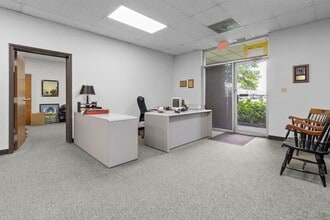 8004-8008 Castleway Dr, Indianapolis, IN à vendre Photo intérieure– Image 1 sur 10