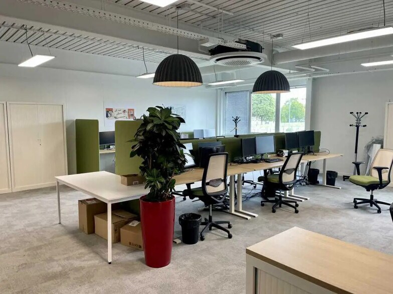 Bureau dans Senlis à louer - Photo de l’immeuble – Image 1 sur 14