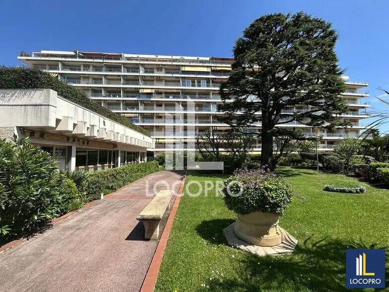 Bureau dans Cannes à louer - Photo de l’immeuble – Image 2 sur 12