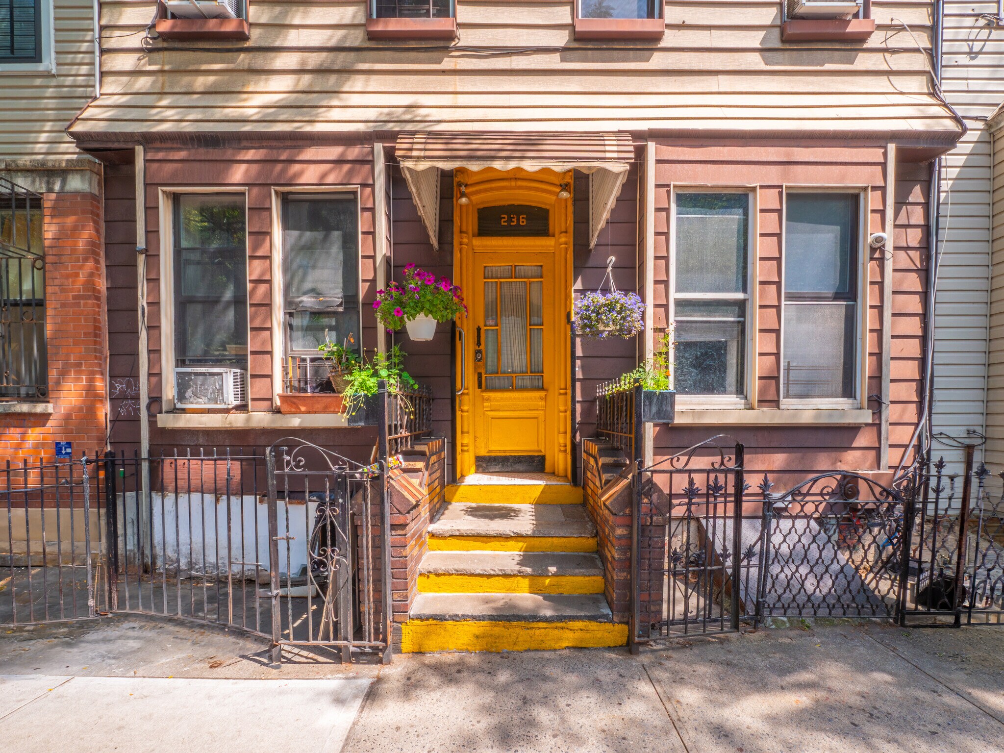 236 Suydam St, Brooklyn, NY à vendre Photo de l’immeuble– Image 1 sur 26