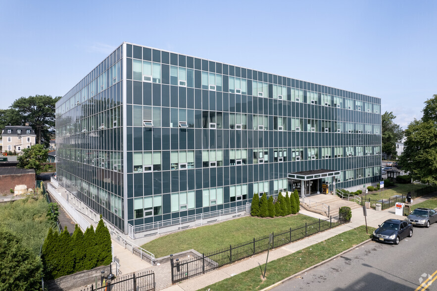 7 Glenwood Ave, East Orange, NJ à louer - Photo de l’immeuble – Image 1 sur 4