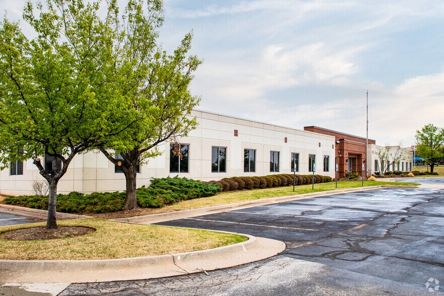 14400 Bogert Pky, Oklahoma City, OK à louer - Photo de l’immeuble – Image 3 sur 5