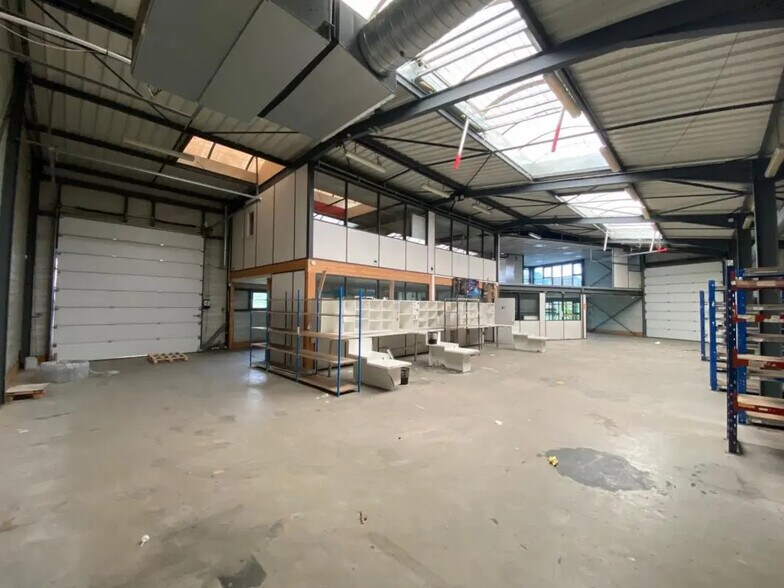 Local d’activités dans Irigny à louer - Photo de l’immeuble – Image 2 sur 8