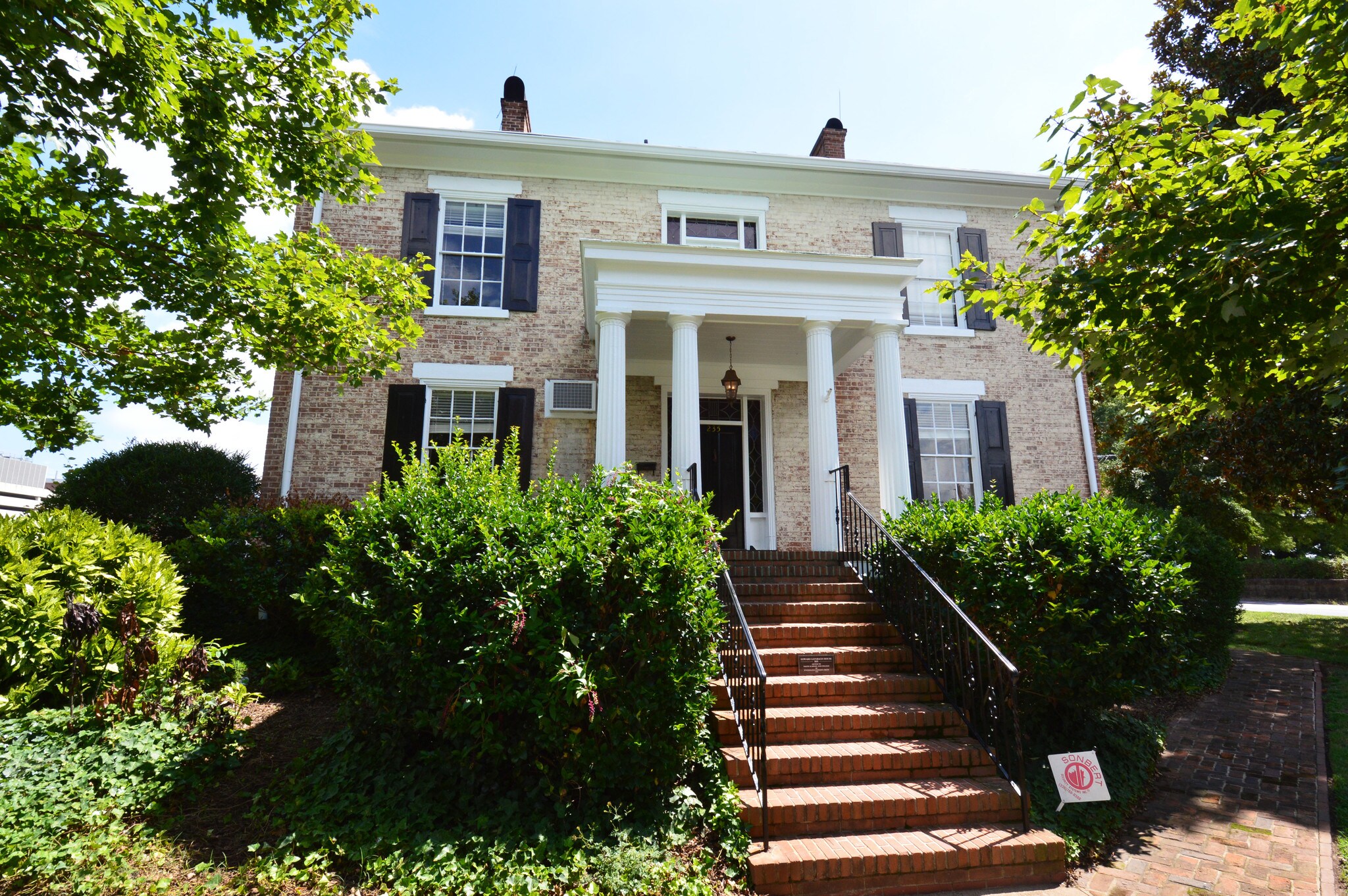 235 S Church St, Winston-Salem, NC à louer Photo principale– Image 1 sur 13