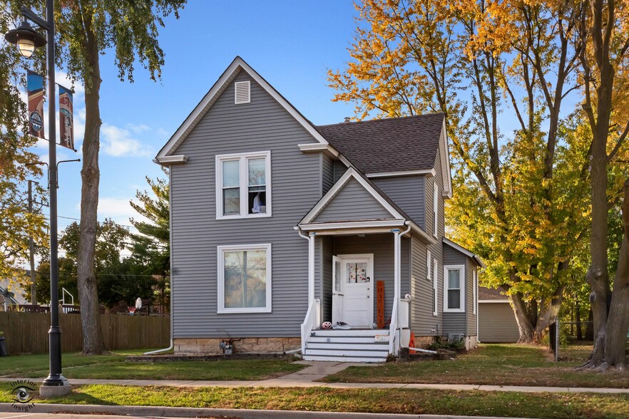 212 N Main St, Montgomery, IL à vendre - Photo principale – Image 1 sur 1