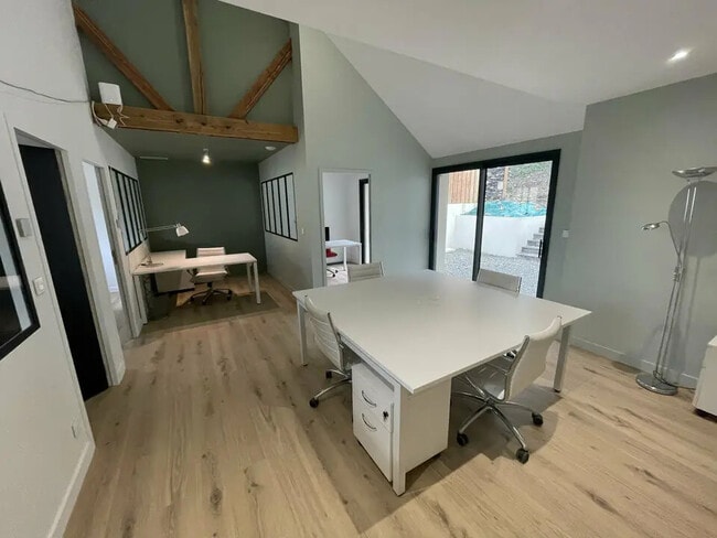 Plus de détails pour Bureau à louer