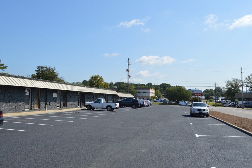 1020-1042 Commerce Blvd, Pelham, AL à louer - Photo de l’immeuble – Image 1 sur 5