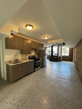 2437-2443 W Diversey Ave, Chicago, IL à louer Photo intérieure– Image 2 sur 5