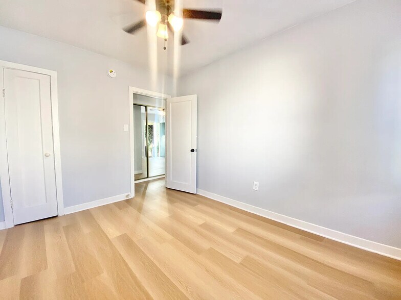 5724-5726 La Mirada Ave, Los Angeles, CA à vendre - Photo de l’immeuble – Image 3 sur 23