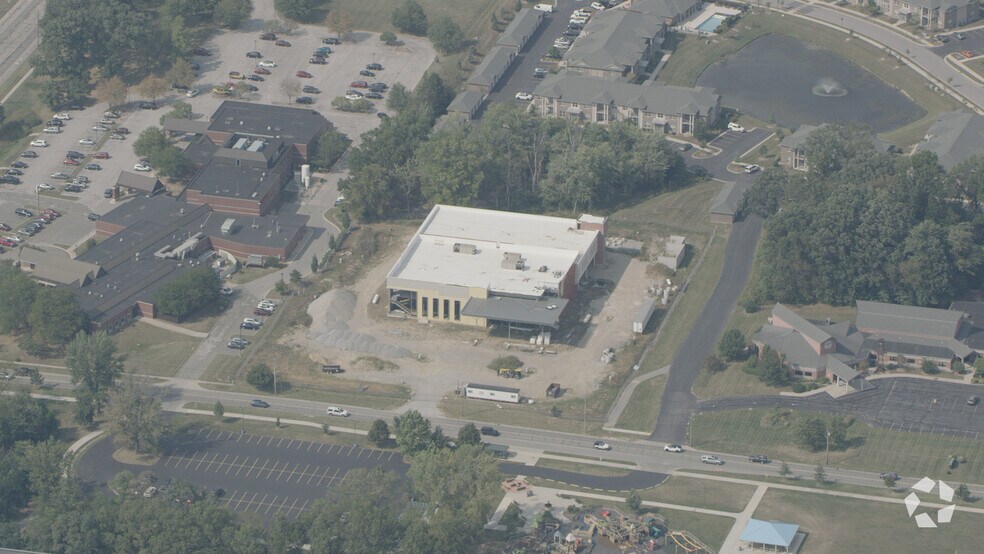 1425 E Glendale Blvd., Valparaiso, IN à louer - Vidéo aérienne – Image 2 sur 26