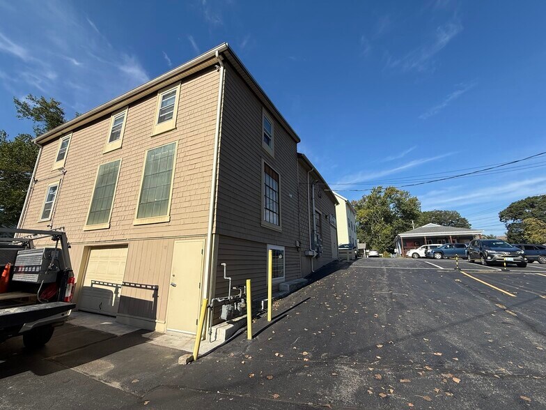 880 Washington St, Attleboro, MA à louer - Photo de l’immeuble – Image 3 sur 13