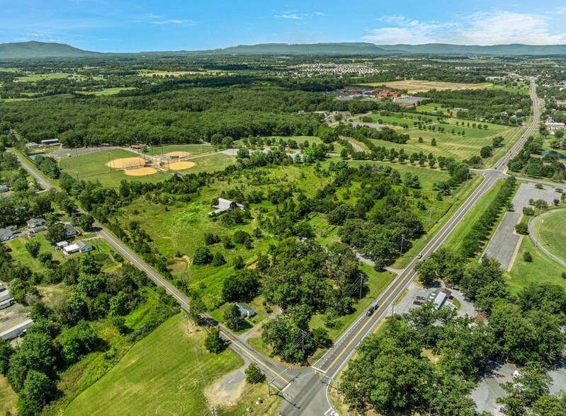 1026 Fairfax Pike, Stephens City, VA à vendre - Photo de l’immeuble – Image 2 sur 5