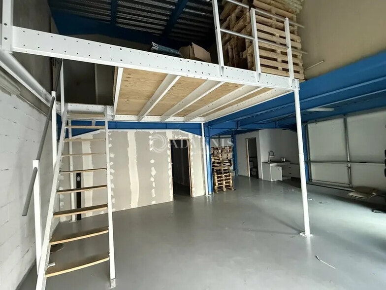 Local d'activités dans Villenoy à vendre - Photo intérieure – Image 2 sur 9