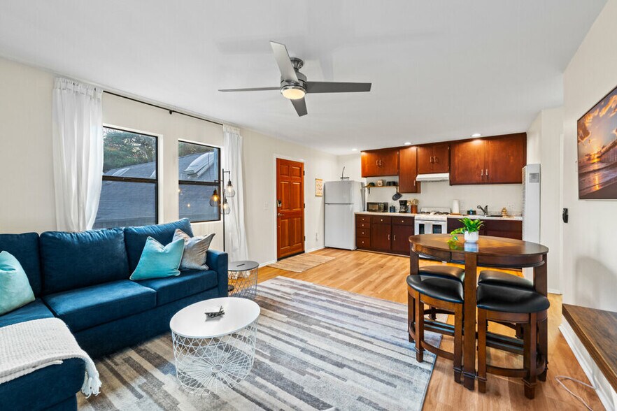 1033-1043 E Santa Clara St, Ventura, CA à vendre - Photo de l’immeuble – Image 2 sur 13