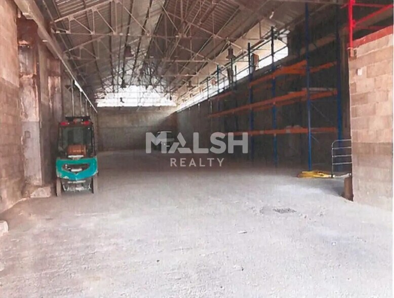 Local d’activités dans Chassieu à louer - Photo de l’immeuble – Image 2 sur 5