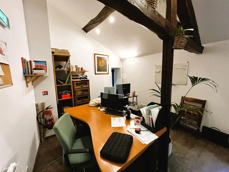 Bureau dans Viry-Châtillon à louer - Photo de l’immeuble – Image 1 sur 9