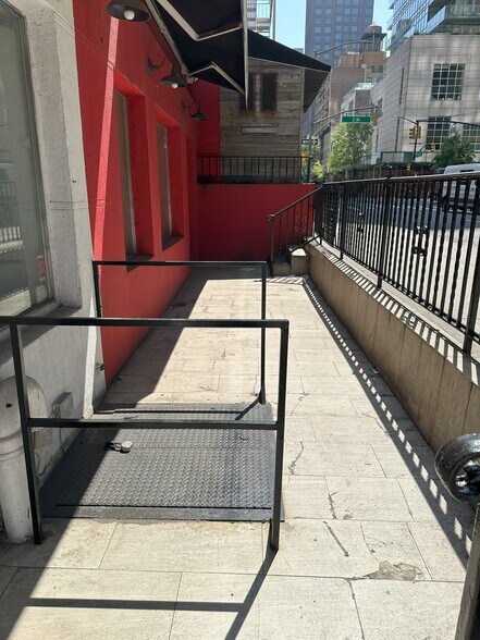 249 E 53rd St, New York, NY à louer - Photo de l’immeuble – Image 2 sur 2