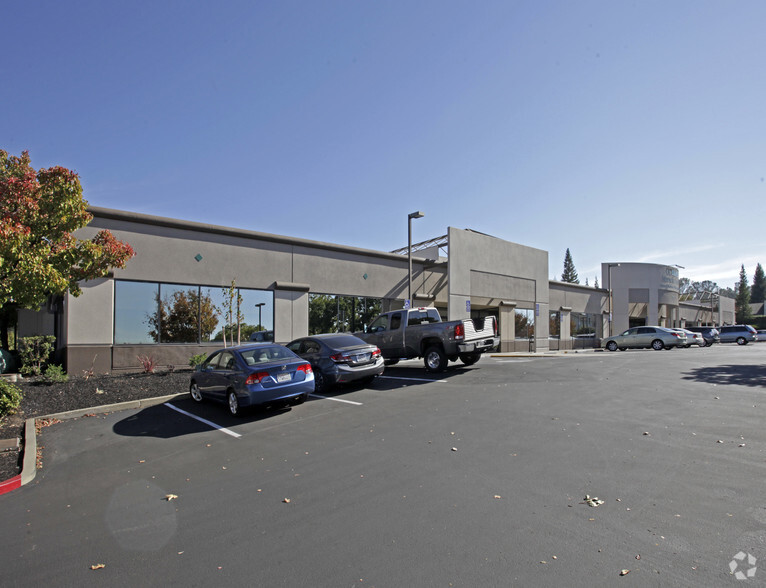 251 Turn Pike Dr, Folsom, CA à louer - Photo de l’immeuble – Image 3 sur 9
