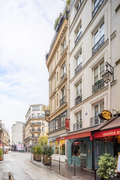 11 Rue Saint-Martin, Paris à louer - Photo de l’immeuble – Image 3 sur 4
