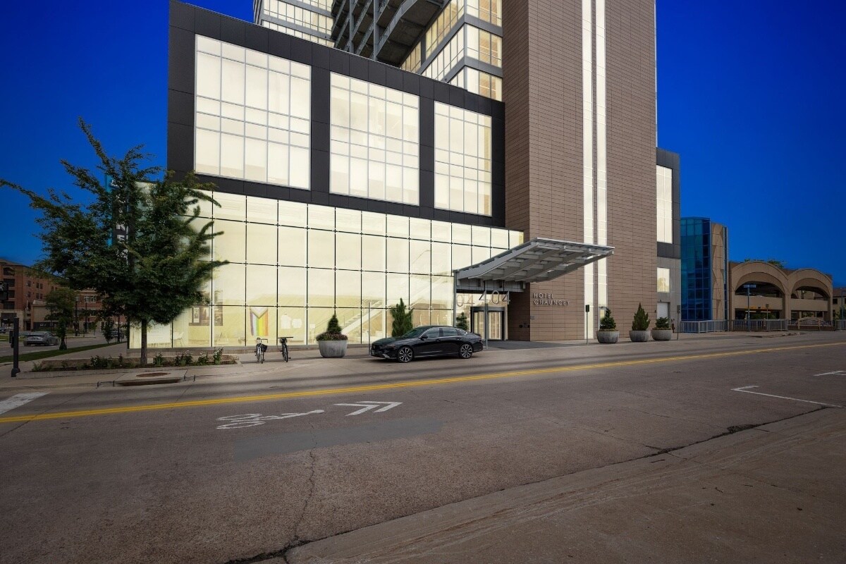 404 E College St, Iowa City, IA à vendre Photo de l’immeuble– Image 1 sur 33