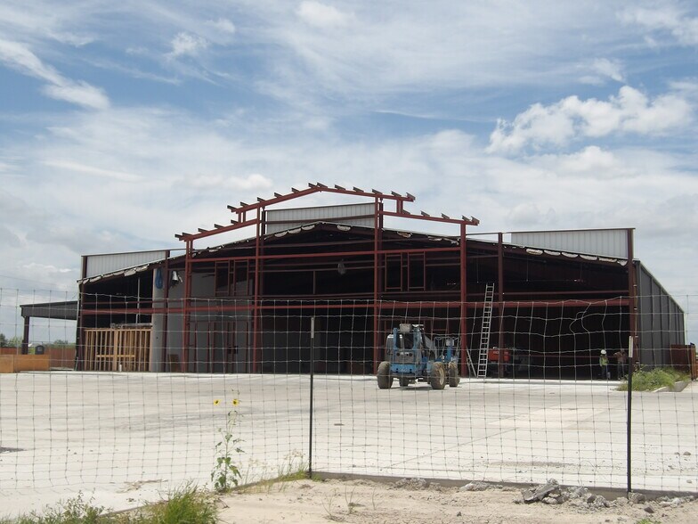 2729 N Expressway 77, Harlingen, TX à louer - Photo de l’immeuble – Image 2 sur 19