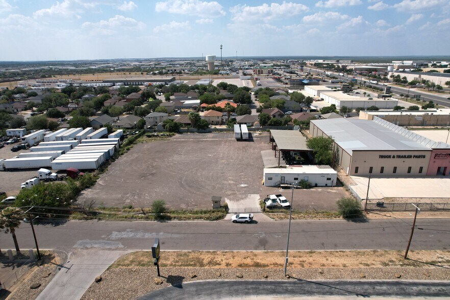 910 Pellegrino Ct, Laredo, TX à louer - Photo de l’immeuble – Image 3 sur 5