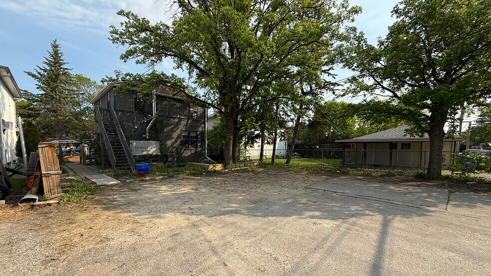 858 Corydon Av, Winnipeg, MB à vendre - Photo de l’immeuble – Image 2 sur 9