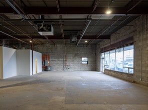 36-40 Milvan Dr, Toronto, ON à vendre Photo intérieure– Image 1 sur 9