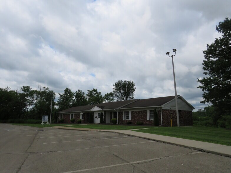 450 Hillcrest Ave, Grove City, PA à vendre - Photo de l’immeuble – Image 2 sur 2