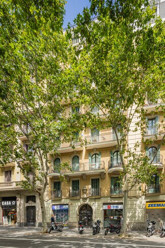 Plus de détails pour Carrer de Còrsega, 435, Barcelone - Local commercial à louer