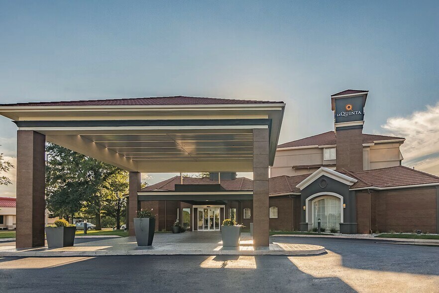 930 Ed Noble Pky, Norman, OK à vendre - Photo de l’immeuble – Image 2 sur 21