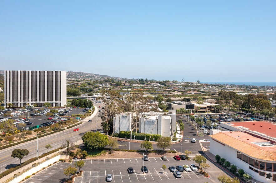 359 San Miguel Dr, Newport Beach, CA à louer - Aérien – Image 3 sur 7