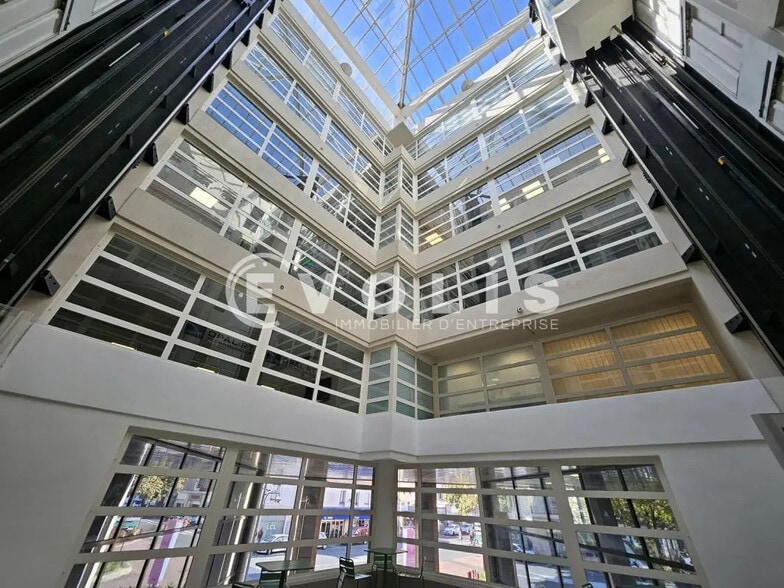 Bureau dans Sceaux à louer - Photo de l’immeuble – Image 1 sur 31