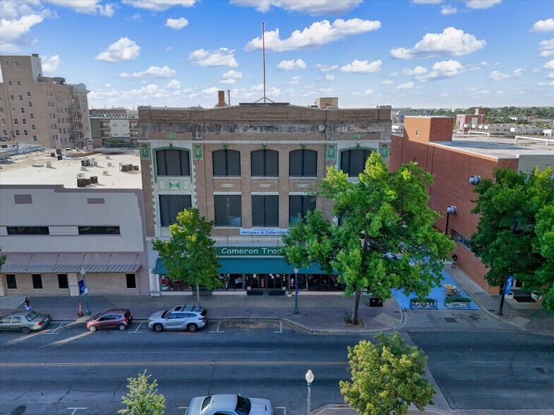 618 Austin Ave, Waco, TX à vendre - Photo principale – Image 1 sur 5