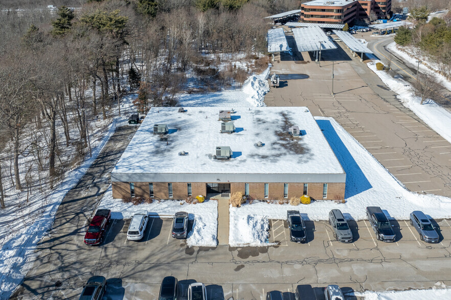 60 Brooks Dr, Braintree, MA à vendre - Photo de l’immeuble – Image 2 sur 4