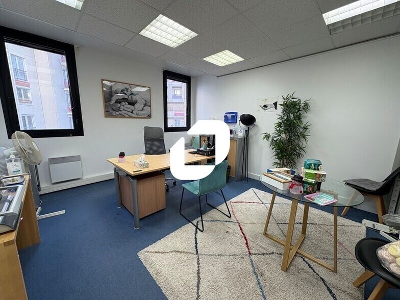 Bureau dans Montigny-le-Bretonneux à louer - Photo de l’immeuble – Image 2 sur 8