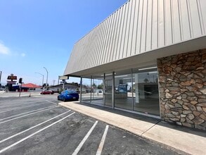 1215 N Hacienda Blvd, La Puente, CA à louer Photo de l’immeuble– Image 2 sur 10