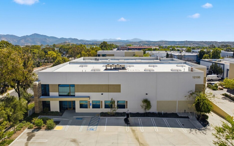 12195 Paine Pl, Poway, CA à louer - Photo de l’immeuble – Image 2 sur 5