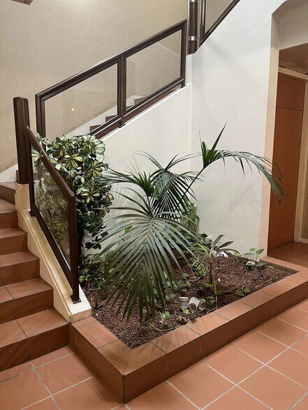 Bureau dans Bruges à louer - Hall d’entrée – Image 2 sur 9