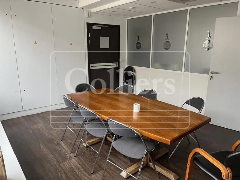 5 Rue La Bruyère, Paris à louer - Photo de l’immeuble – Image 2 sur 3